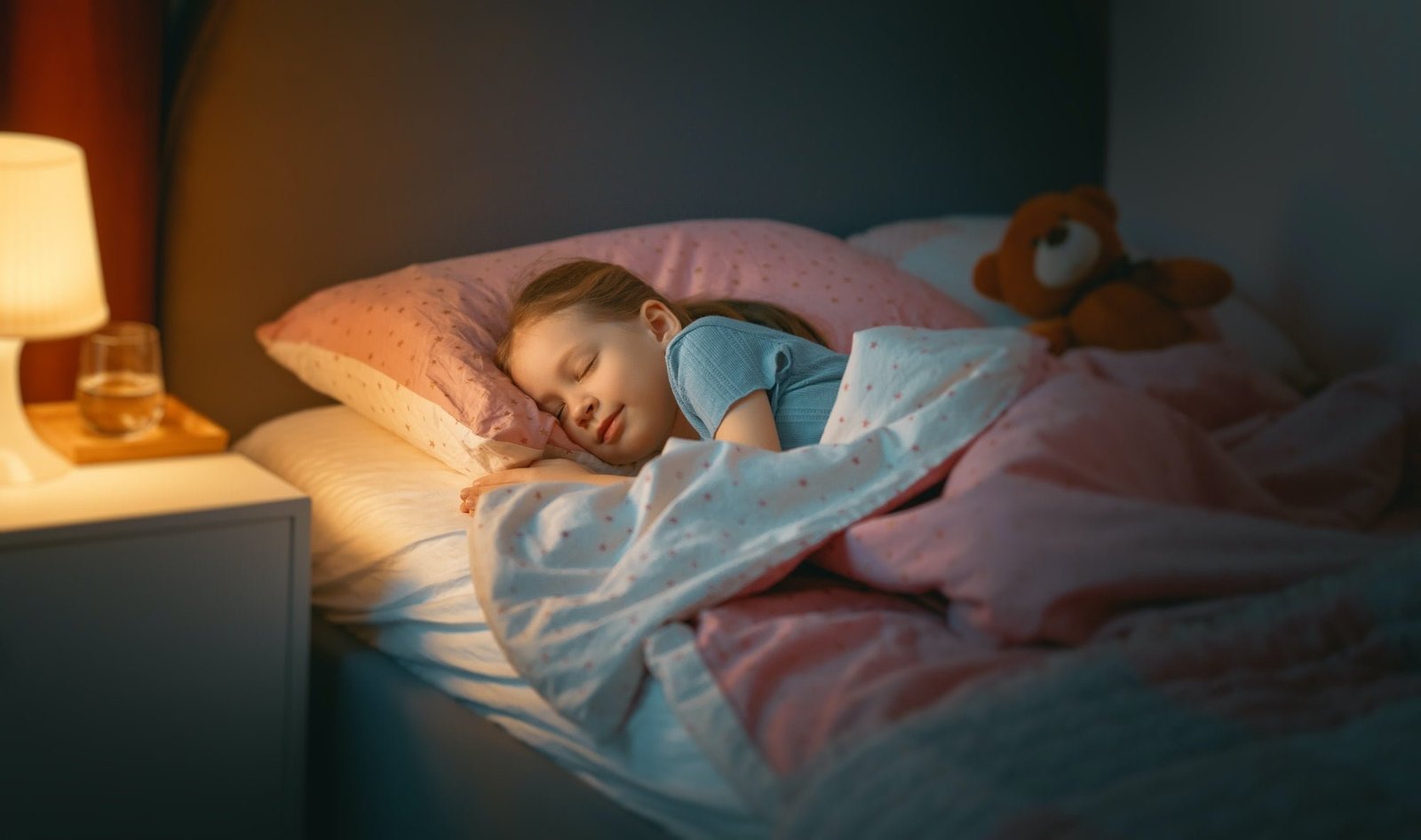 child is sleeping in the bed